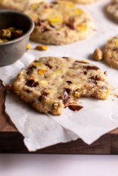 Dark chocolate pistachio shortbread