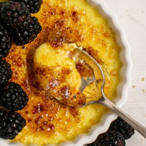 An overhead picture showing a spoon cracking in the vanilla bean creme brulee