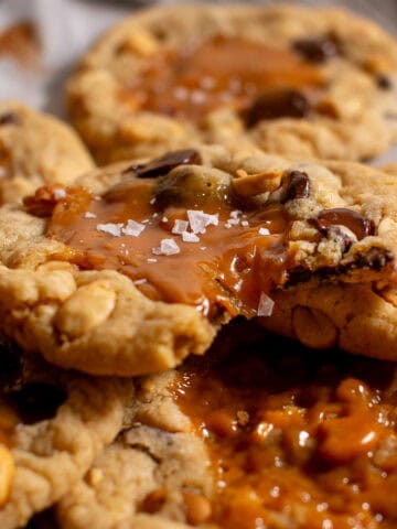Snickers cookies with caramel.