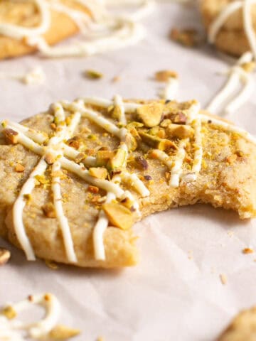 Pistachio Cookies with white chocolate.