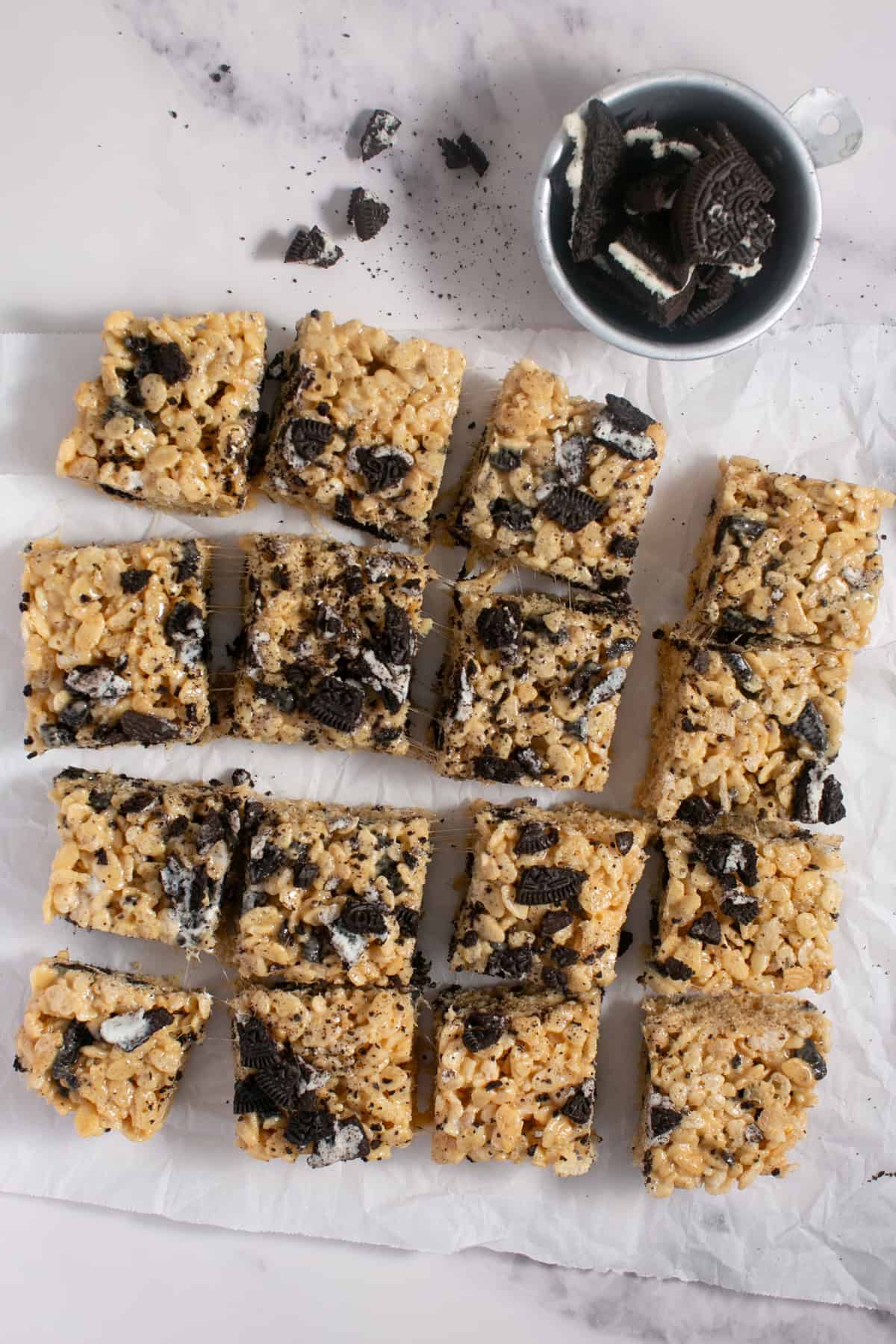 Peanut Butter Oreo Rice Krispie Treats with some oreos beside them. 