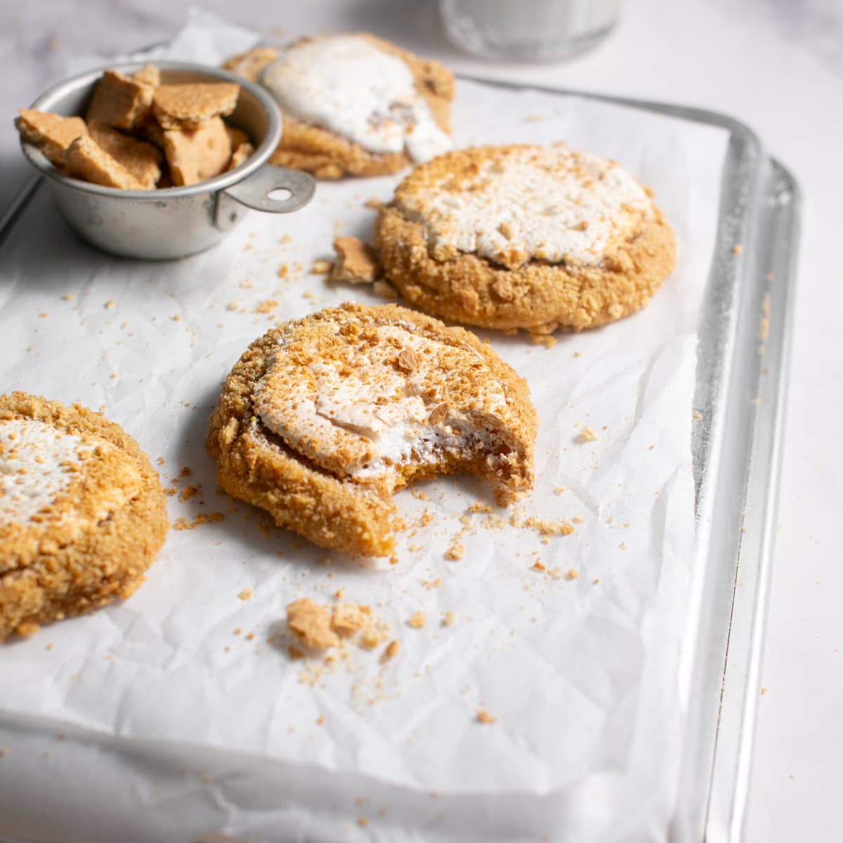 Marshmallow Fluff Cookies with Graham Cracker Crust 