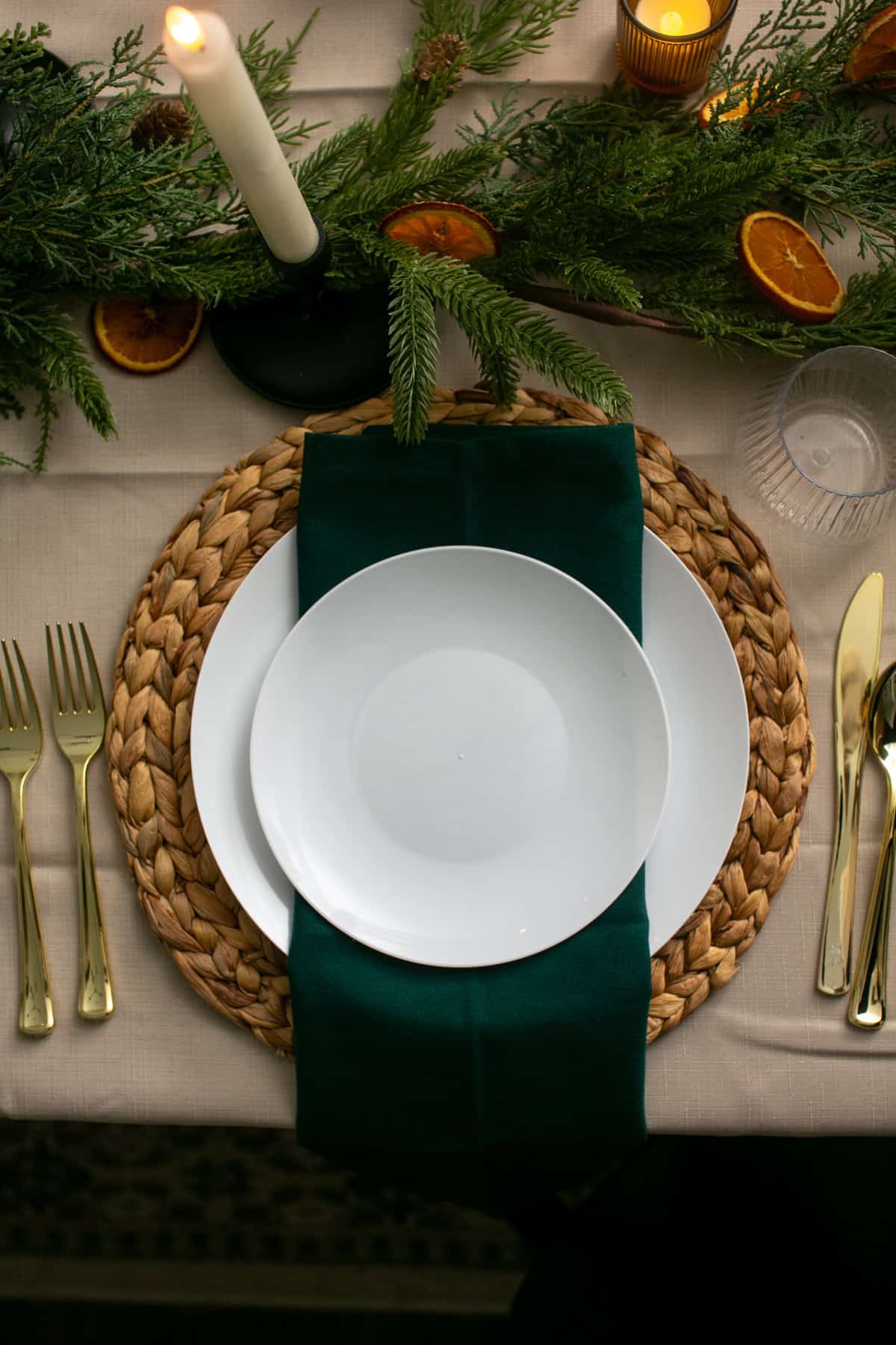 Elevated and Beautiful Thanksgiving Table Decor Ideas for place settings.