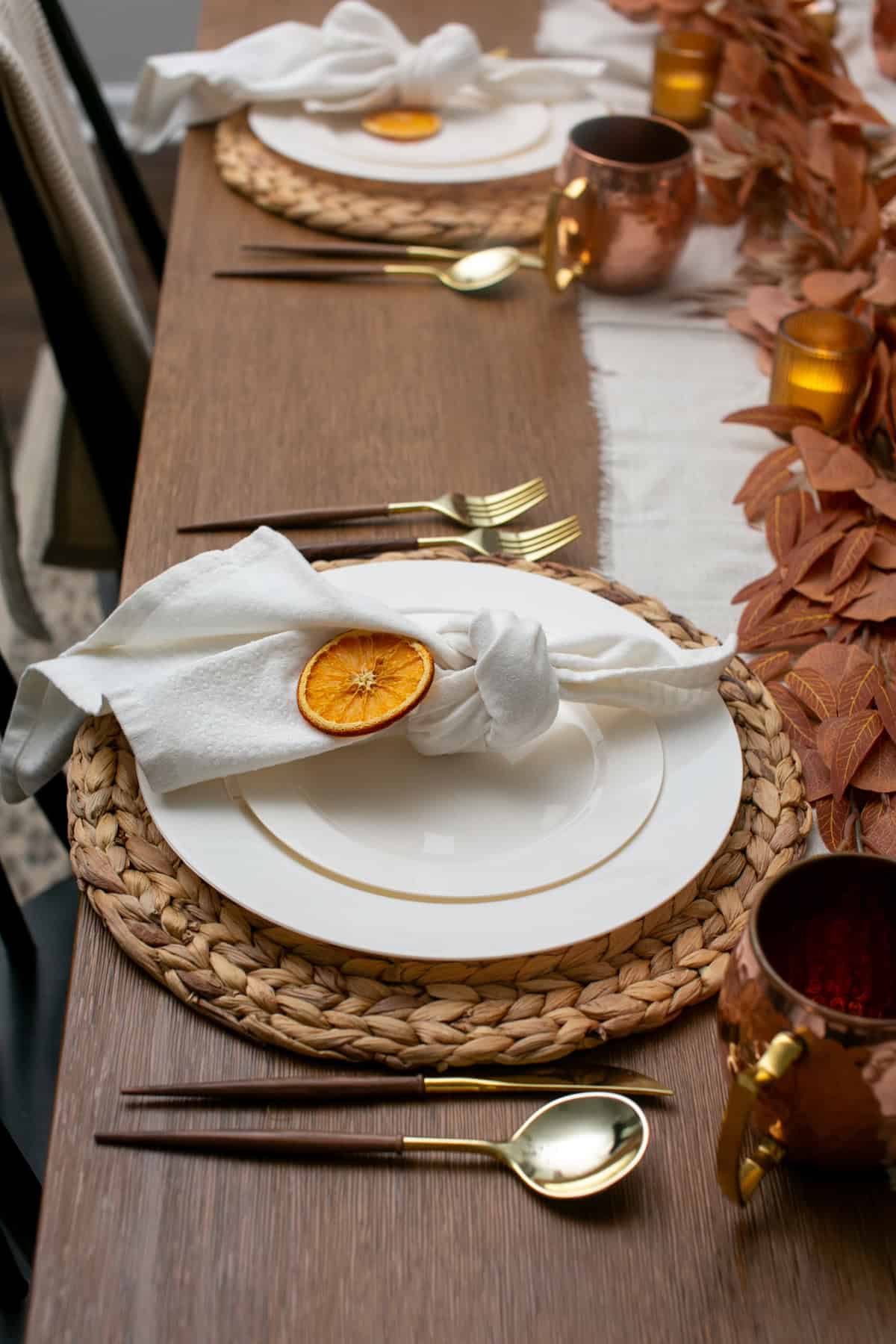 Warm and Cozy Thanksgiving Table Decor Ideas place setting.