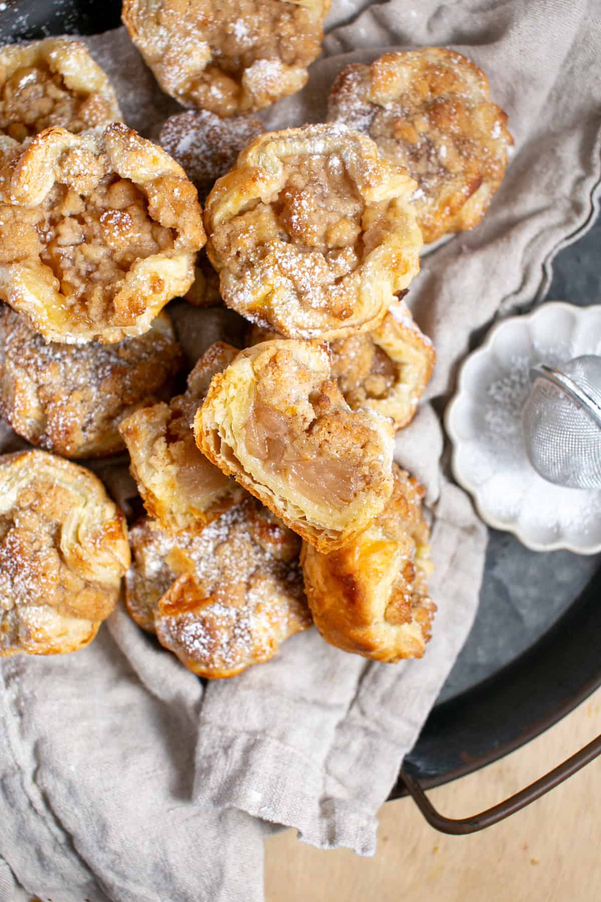 Apple pie puff pastry recipe. 