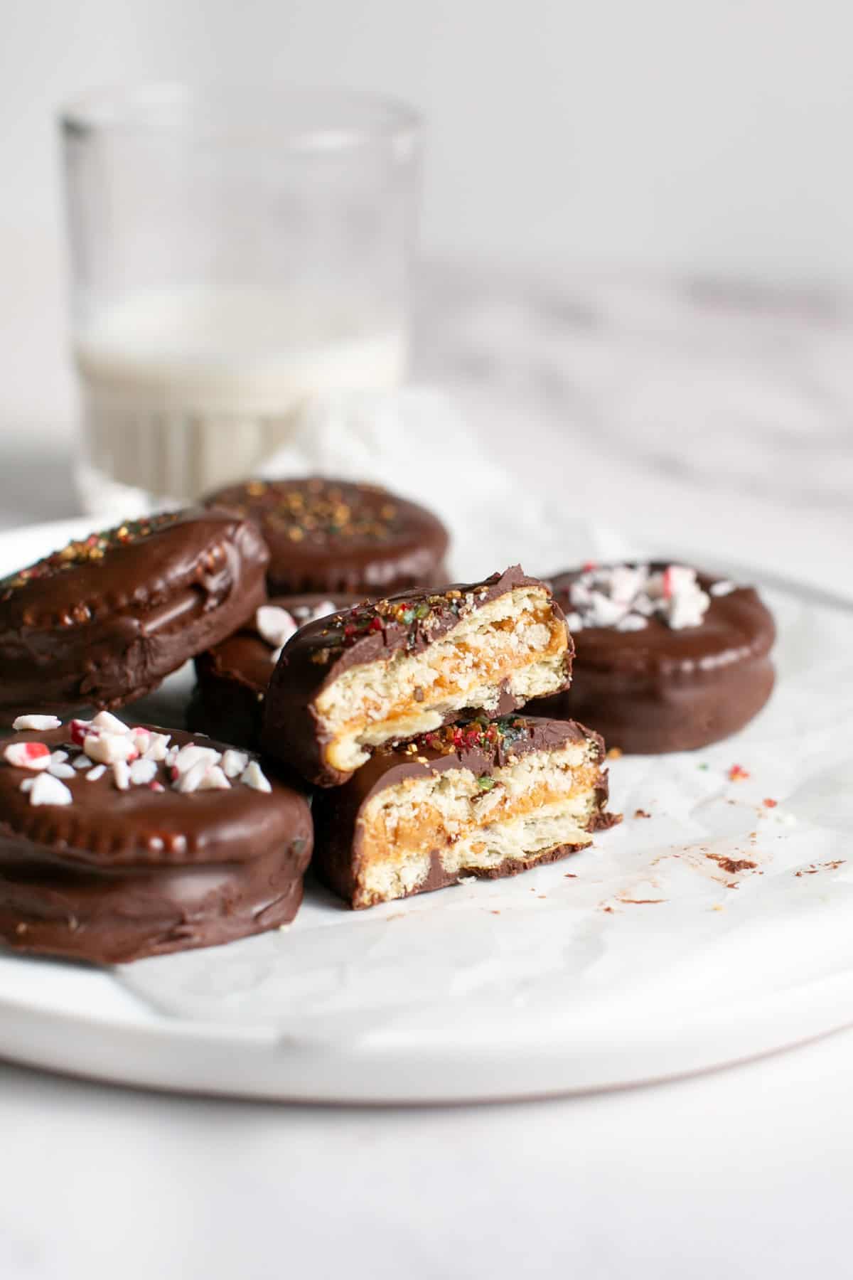 Peanut Butter Chocolate Cracker Cookies no bake cookies with a glass of milk.