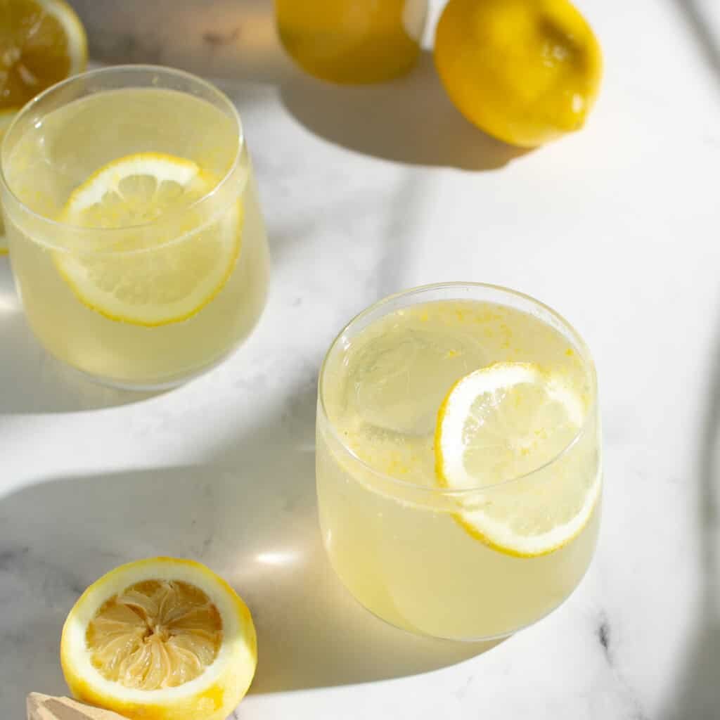Easy Sparkling Lemonade Mocktail Recipe for Summer